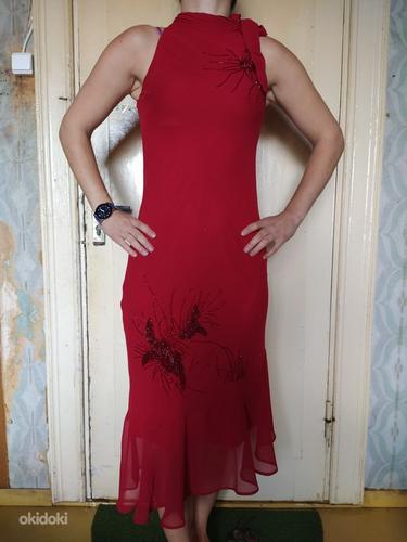 Красивое красное платье (фото #2)