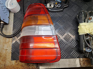 Mercedes benz w124 USA style suunatuled, tuli (6 foto / 9)