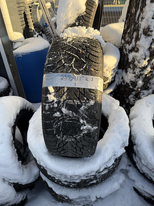 Nokian 235/45/18 (1 foto / 3)