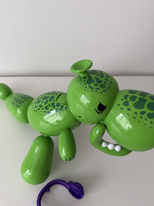 Mängurobot Squeakee the balloon dino. (3 foto / 6)