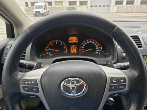Toyota Avensis 2.2 (2 foto / 12)