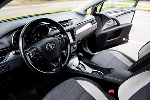 Toyota Avensis 1.8 (8 foto / 15)
