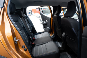 Dacia Sandero Stepway (9 foto / 15)