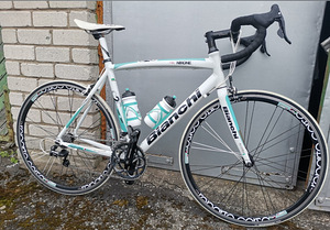 Bianchi maanteeratast (1 foto / 7)