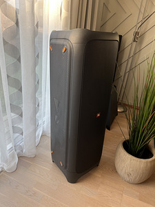 JBL Partybox 1000 (1 фото из 3)