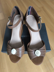 Tommy Hilfiger rihmikud (3 foto / 7)