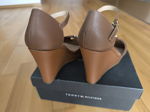 Tommy Hilfiger rihmikud (4 foto / 7)