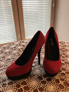 Naiste sametised puna-mustad kingad, nr 38