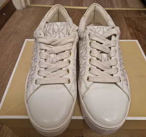 Michael Kors tossud (2 foto / 3)