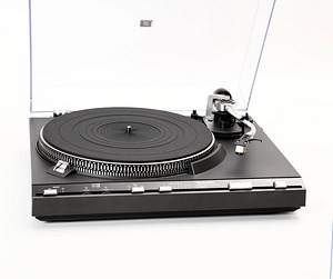 Vinüülplaadimängija Technics SL-3310 (1 foto / 5)