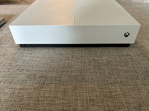 Xbox one S All digital edition (1 foto / 3)