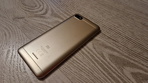 Huawei Redmi 6A (2 foto / 2)