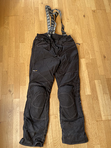 Mootorattasõidu püksid, Rukka pikkusele 185 cm, suurus 54 (1 foto / 1)