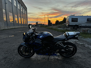Honda CBR 600rr 2007 (1 foto / 10)