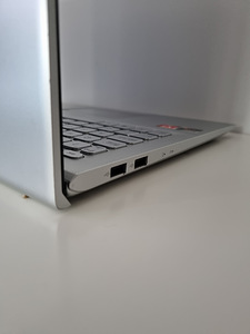 Asus VivoBook 15 X512DA (R5 3500U, 12GB, Vega 8, 512GB NVMe) (7 foto / 7)