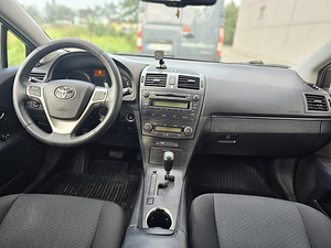 Toyota Avensis 2.2 110kw (2 foto / 3)