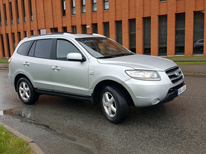 Hyundai Santa Fe 7-kohaline (4 foto / 10)