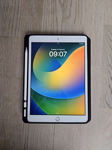 iPad (7th gen 10.2 2019 32GB) with Apple pencil (1st gen) (1 foto / 2)