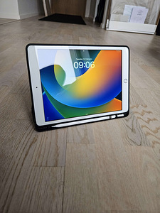 iPad (7th gen 10.2 2019 32GB) with Apple pencil (1st gen) (2 foto / 2)