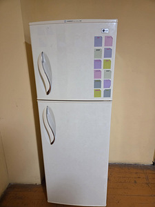 Холодильник LG (2 фото из 3)