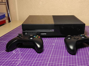 Xbox One 500 Gb, 2016 (1 foto / 2)