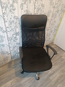 Офисный стул (3 фото из 3)