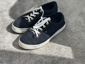 Tommy Hilfiger (3 foto / 6)