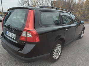 M: Volvo v70. 2.0TD 100kw 2009a. (3 foto / 15)