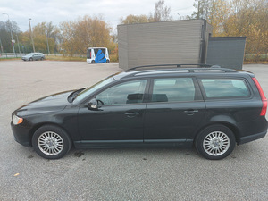 M: Volvo v70. 2.0TD 100kw 2009a. (9 foto / 15)