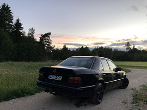 Mercedes W124 E300D 1991a (3 foto / 4)
