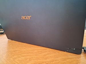 Ноутбук Acer (3 фото из 3)