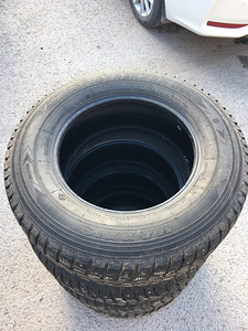 M: 225/70/16 Maxxis Arctictrekker naelrehvid (3 foto / 3)