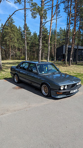 BMW 520 e28, 1984