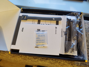 Corsair SF750 modular toiteplokk 750W PSU 80+ Platinum SFX (8 foto / 10)