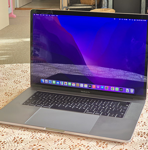 Apple MacBook Pro 15 2017 i7 (6 foto / 9)