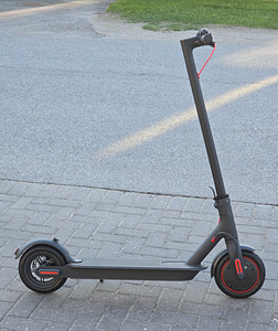 Самокат Xiaomi Mi M365 Pro Electric Scooter (10 фото из 10)