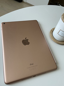 iPad 6 Wi-Fi 32 GB + smart cover+ apple pencil (1 foto / 4)