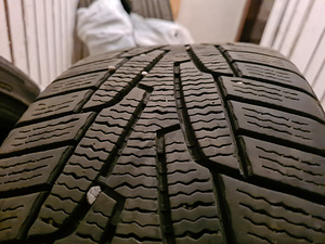 Шины Kumho 225/45R17 94R XL SNOW (4 фото из 4)
