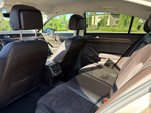 Volkswagen Passat (6 фото из 9)