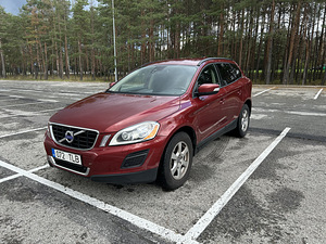 Volvo XC60 (1 фото из 15)