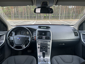 Volvo XC60 (8 фото из 15)