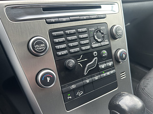 Volvo XC60 (10 фото из 15)