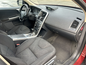 Volvo XC60 (11 фото из 15)