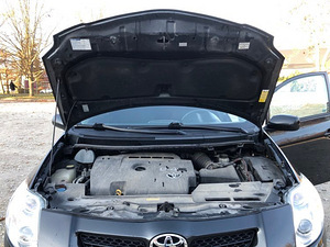 TOYOTA AURIS (4 фото из 7)