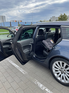 Opel Insignia Sports Tourer (6 foto / 9)