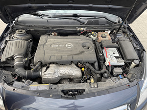 Opel Insignia Sports Tourer (8 foto / 9)