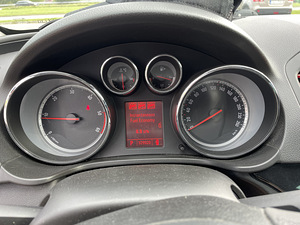 Opel Insignia Sports Tourer (9 foto / 9)