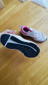 Кроссовки Nike (9 фото из 9)