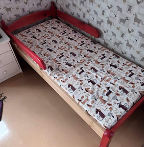 Детская кроватка 166х77 с матрасом