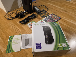 Игровая консоль Xbox360 + Kinect + 2 контроллера + адаптер + игры (1 фото из 3)